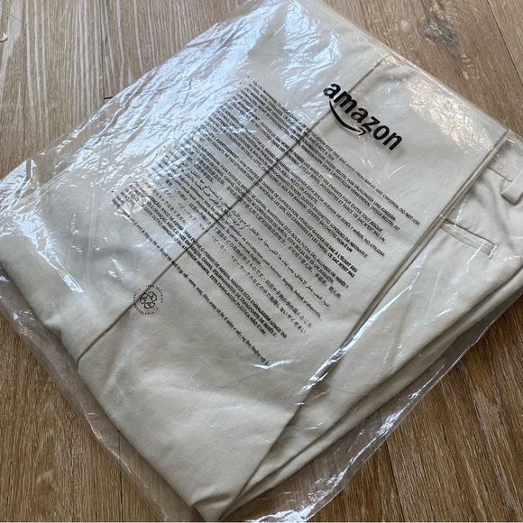 NWT Amazon Essentials Mens Classic Fit Wrinkle-Resistant Flat-Front Chinos - Picture 8 of 9